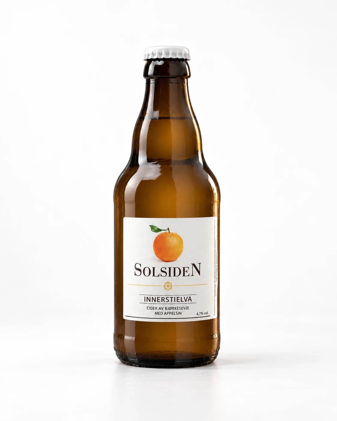 Solsiden cider på hvit studiobakgrunn